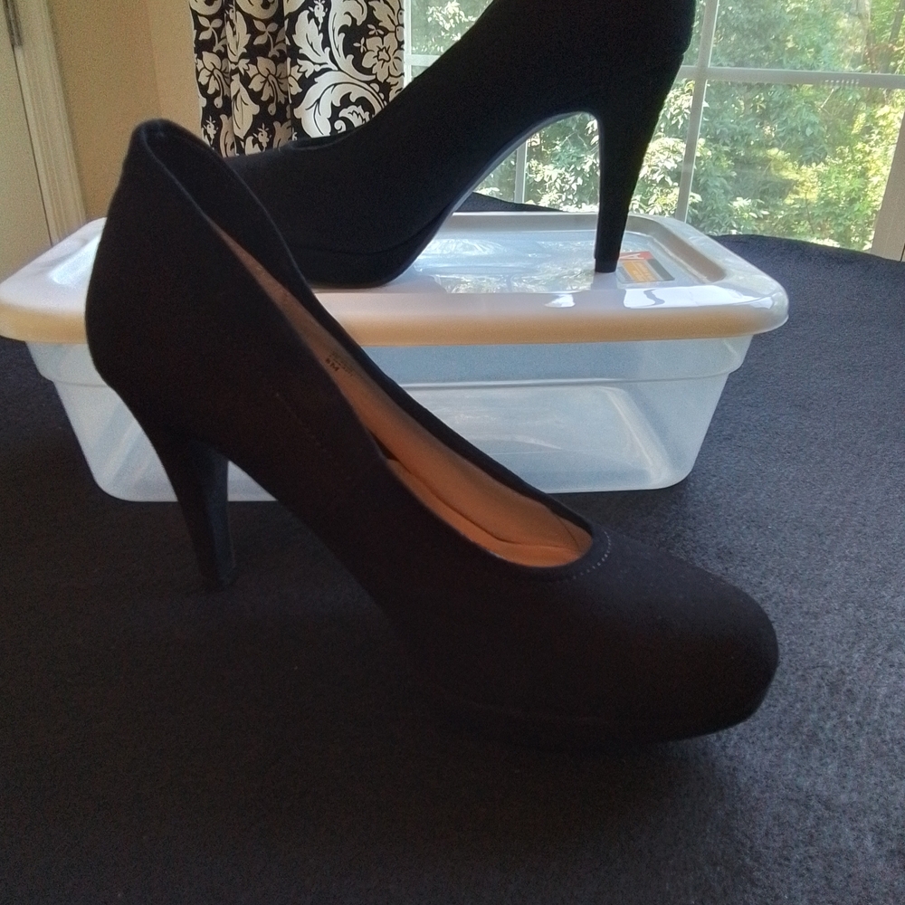 Adrienne Vittadini Classic Black Heels